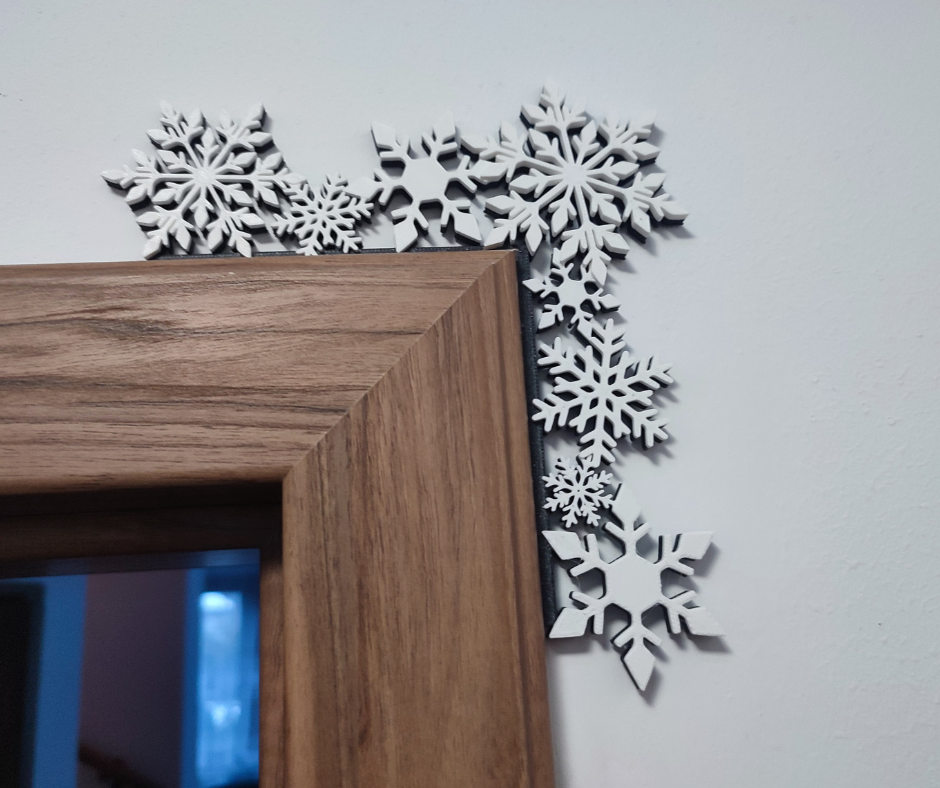 Ozdoba świąteczna na drzwi - śnieżynki